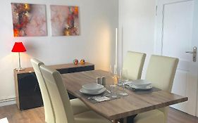 City Apartment, Ferienwohnung 3 Zkdb, Balkon, Dachgeschoss, Naehe Duesseldorf